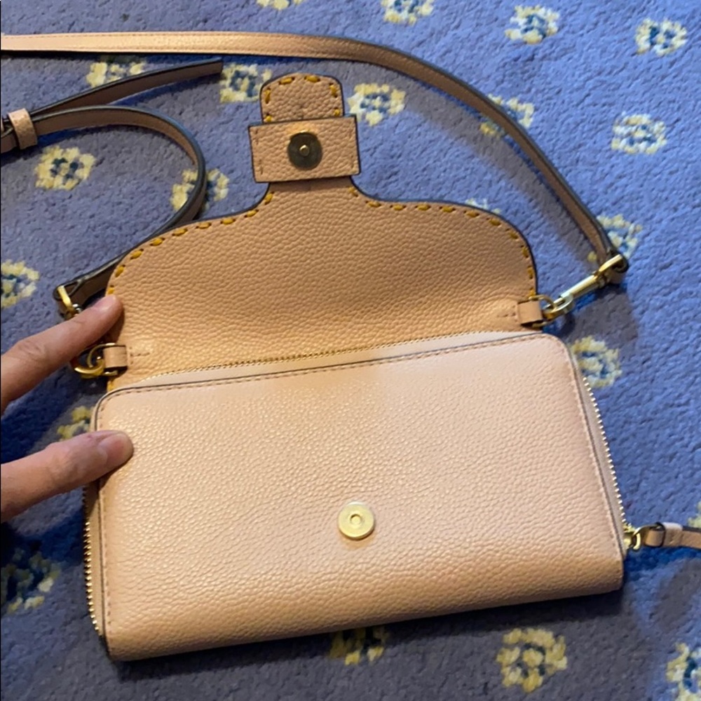 Tory Burch $298 McGraw Flat Wallet Crossbody - Picture 2 of 5